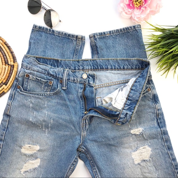 Levi’s 502 Light Wash Medium Rise Jeans - Picture 3 of 9